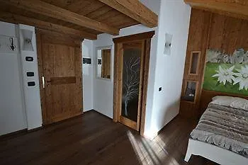 Rifugio Lo Scoiattolo ペーイオ