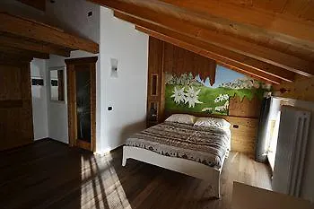 Rifugio Lo Scoiattolo ペーイオ