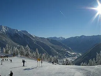 ホテル Rifugio Lo Scoiattolo ペーイオ